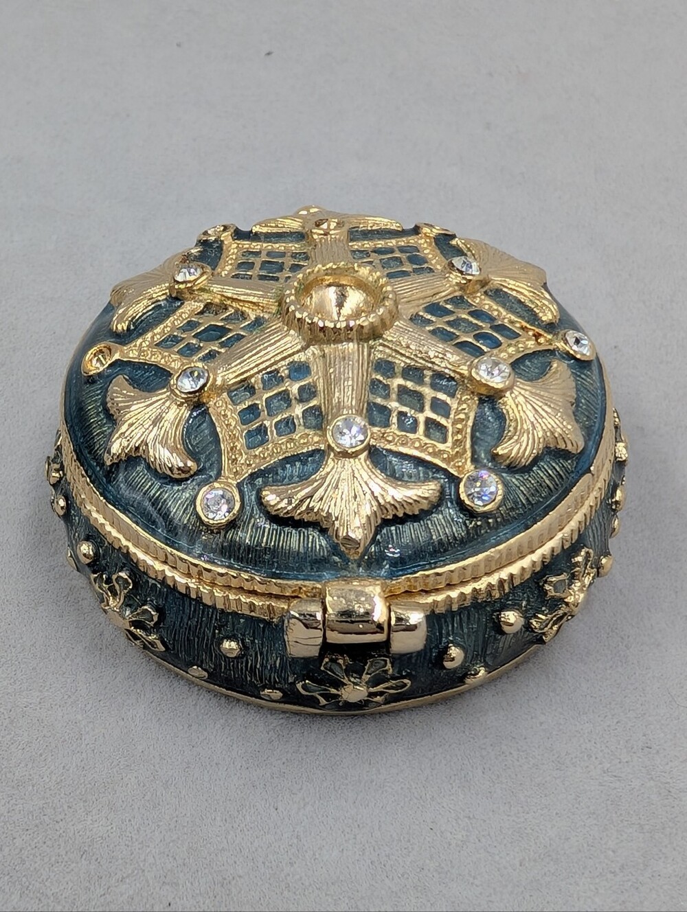 Monet Green Enamel Rhinestone Round Trinket Pill Box Gold Tone | 1029